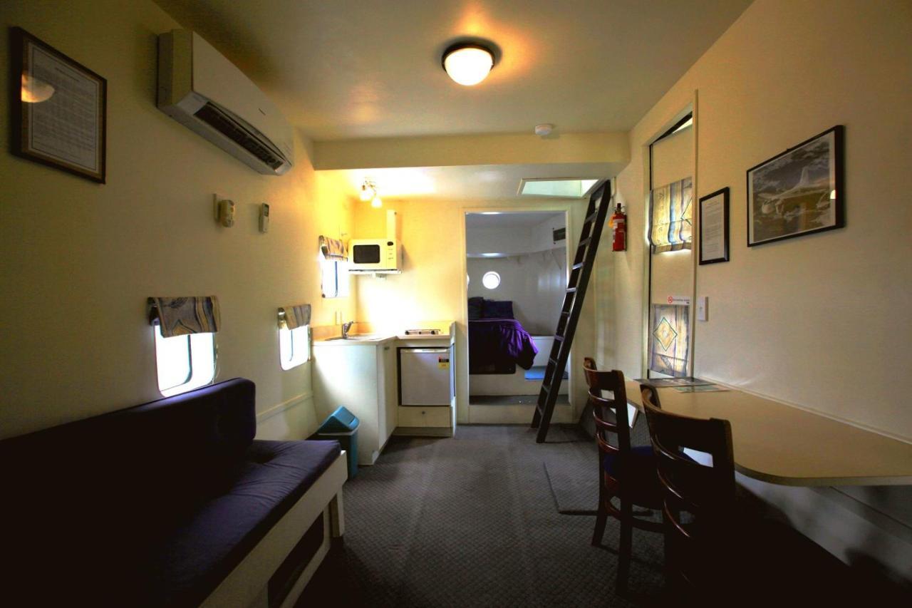 Woodlyn Park Motel Пещеры Вайтомо Экстерьер фото